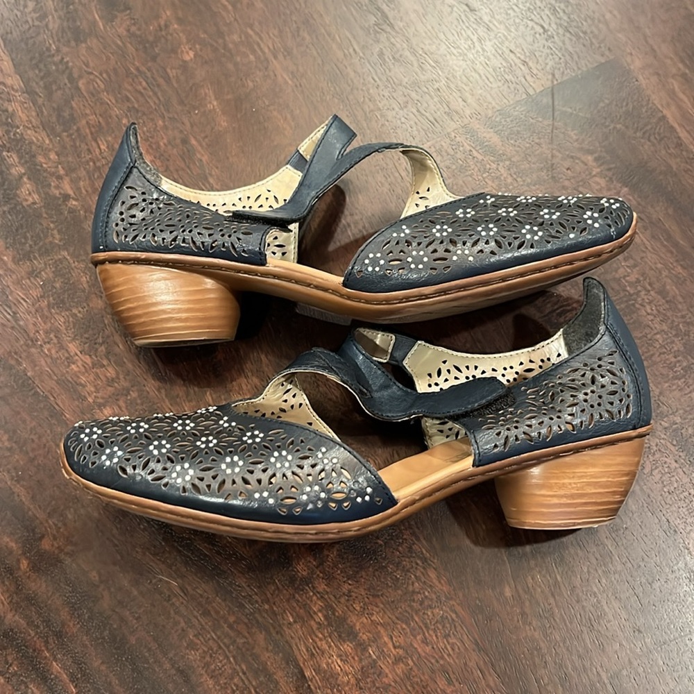 Shoes - Picture 5 of 5